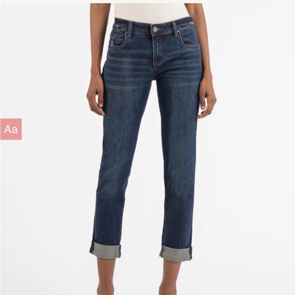 KUT medium wash mid rise women’s jeans size 2 ankle cropped boyfriend straight